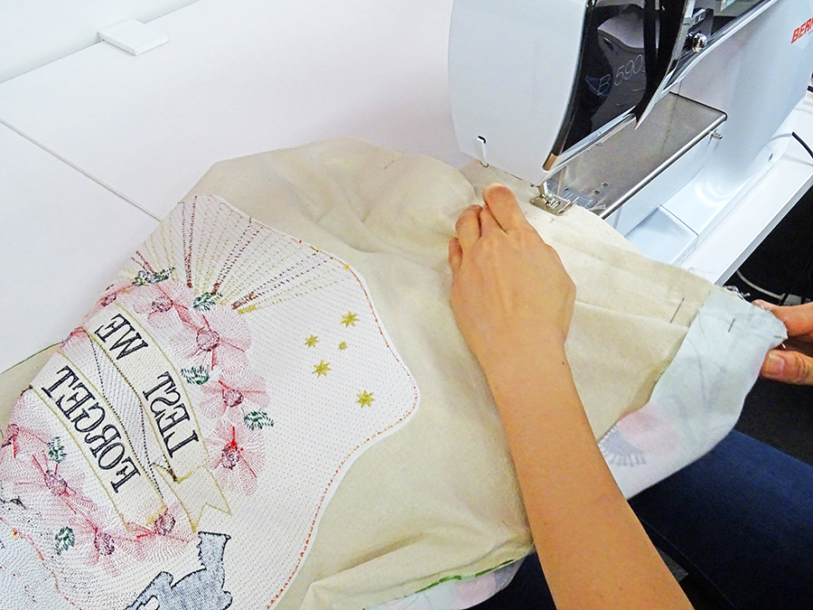 Sewing - demonstration of embroidery digitizing in Wilcom EmbroideryStudio